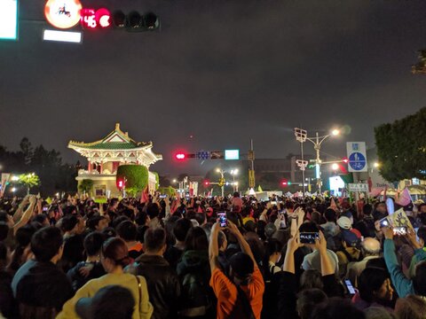 Campaign rally at night in front of the Taiwan Presidential palace